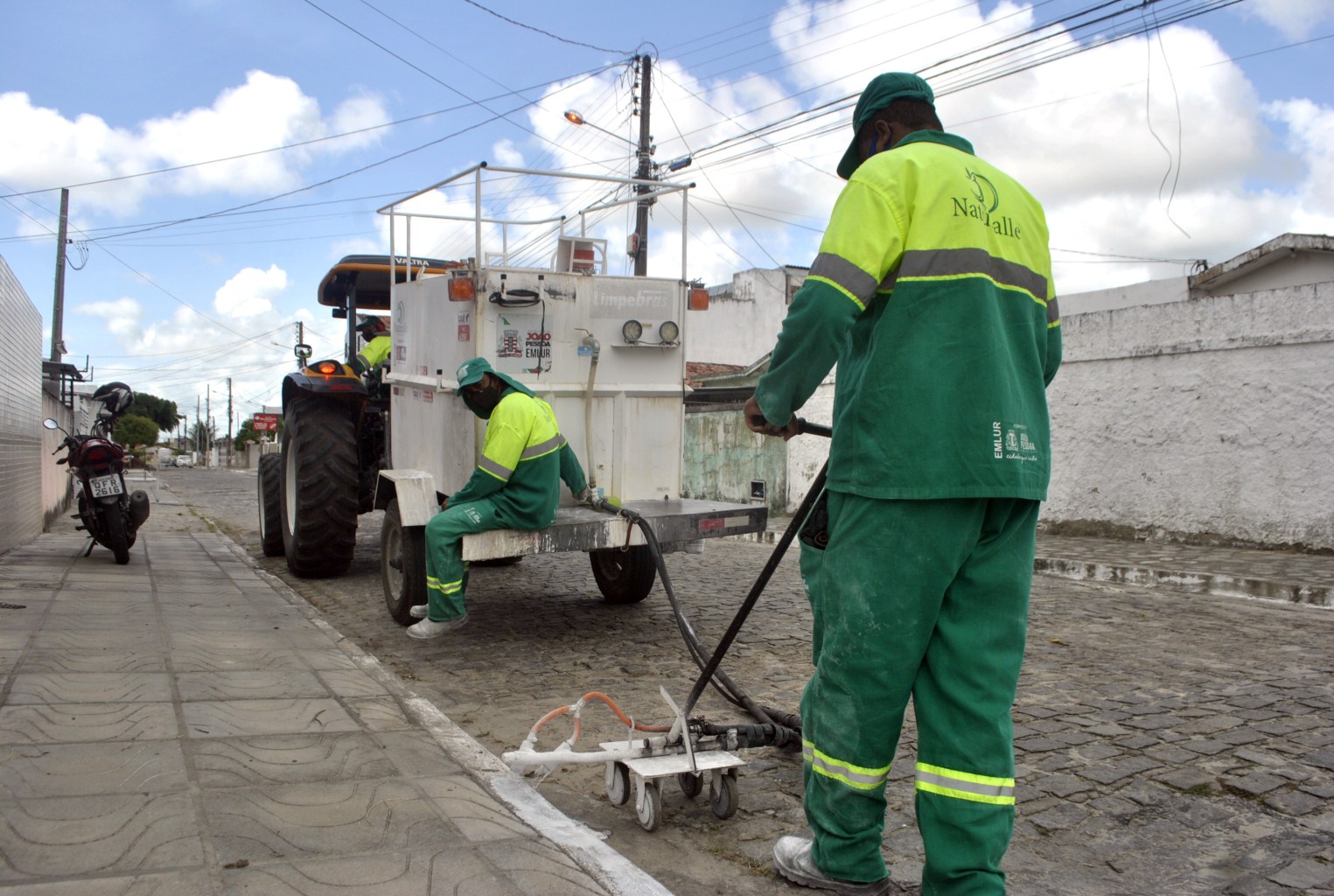 Emlur Realiza Coleta De Entulhos Em Bairros Nesta Ter A Feira