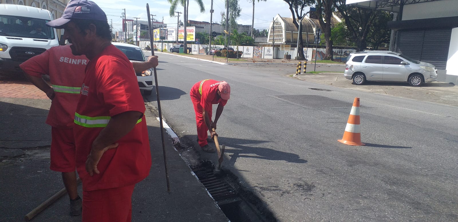 Seinfra realiza Operação Tapa Buraco manutenção de galerias e da