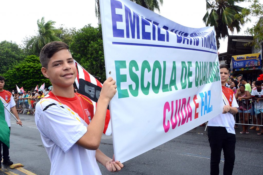 Prefeitura realiza Desfile Cívico participação das bandas marciais