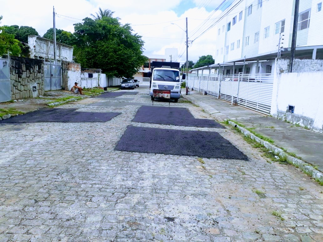 Serviços Urbanos Ruas de oito bairros recebem melhorias na pavimentação