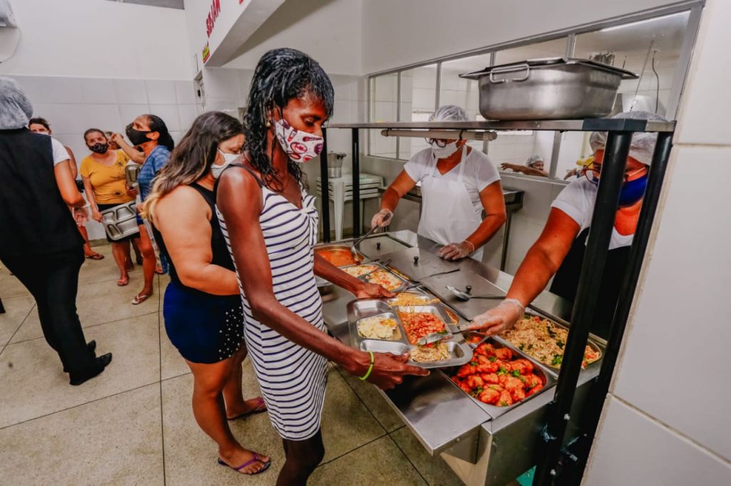 WhatsApp Image 2021 05 07 at 14.03.31 1 1024x682 - JOÃO PESSOA: Prefeito acompanha reabertura de salões de cozinhas comunitárias e restaurantes populares em dia especial para as mães