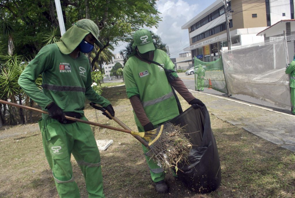 Servi Os De Limpeza Urbana Da Emlur Funcionam Normalmente Nesta Quinta Feira