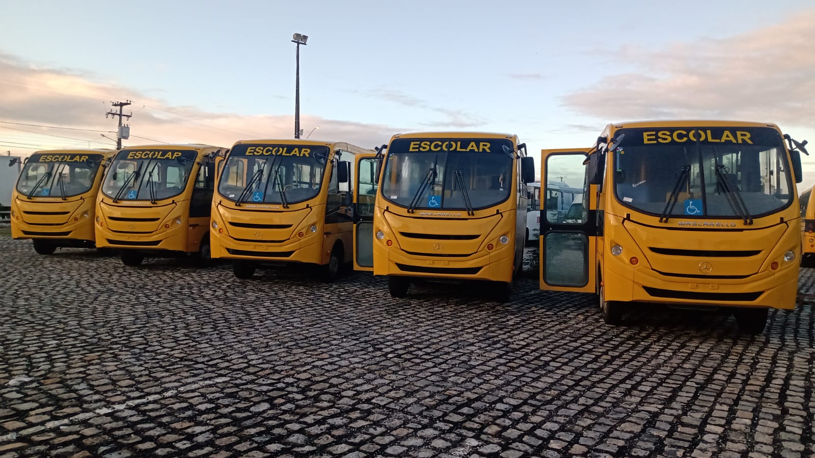 Prefeitura adquire três novos ônibus para reforçar o transporte