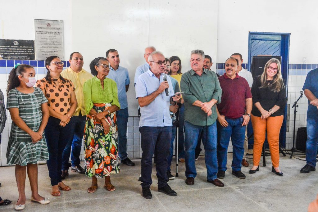 OS reformaescola Penha cicerolucena foto dayseeuzebio  1024x683 - Em João Pessoa : Cícero Lucena assina Ordem de Serviço para reestruturação de escola e CMEI no bairro da Penha