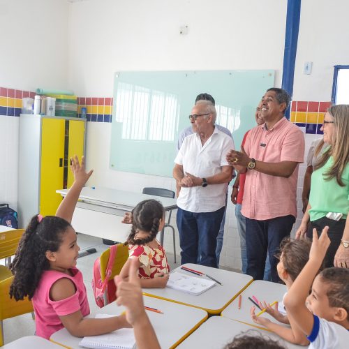 Alegria e torcidas organizadas marcam abertura dos jogos internos da Escola  Chico Xavier