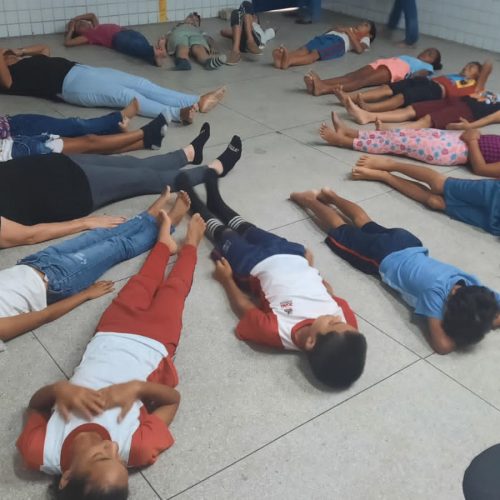 Alegria e torcidas organizadas marcam abertura dos jogos internos da Escola  Chico Xavier