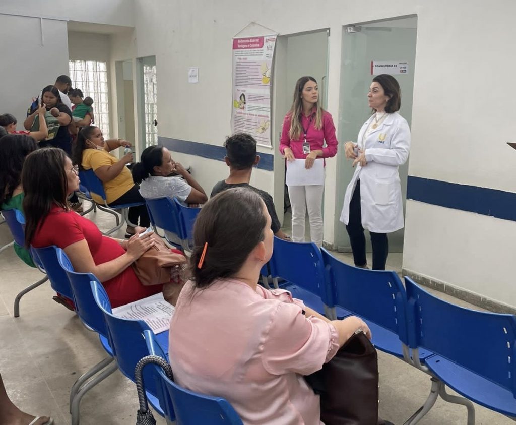 Instituto Cândida Vargas realiza ações com usuárias no Dia Mundial da Menopausa