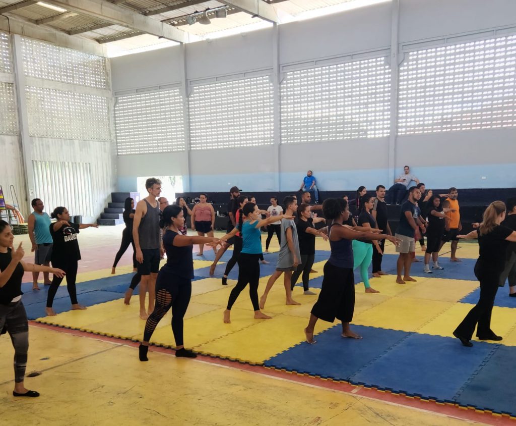 Alunos participam da Mostra de Dança das Escolas da Rede Municipal nesta terça-feira