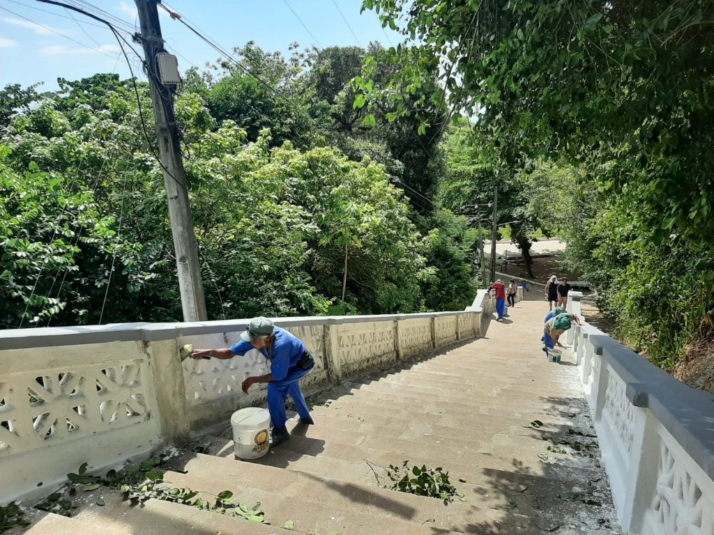 Sedurb executa serviços de manutenção e zeladoria na escadaria e praça do Santuário da Penha