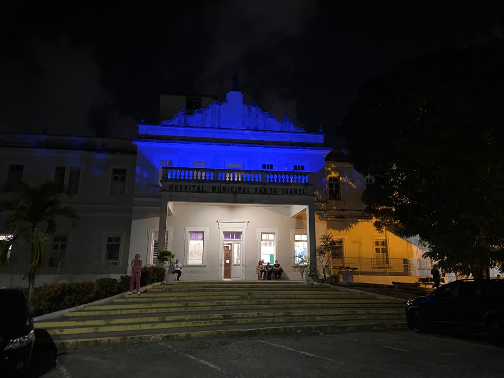 Seinfra instala iluminação especial em letreiro no Busto de Tamandaré e no Hospital Santa Isabel