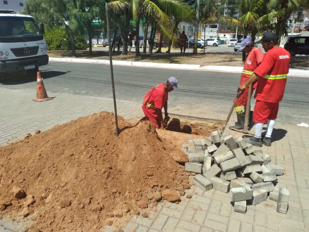 Seinfra inicia semana com Operação Tapa-Buraco, manutenção de galerias e iluminação pública