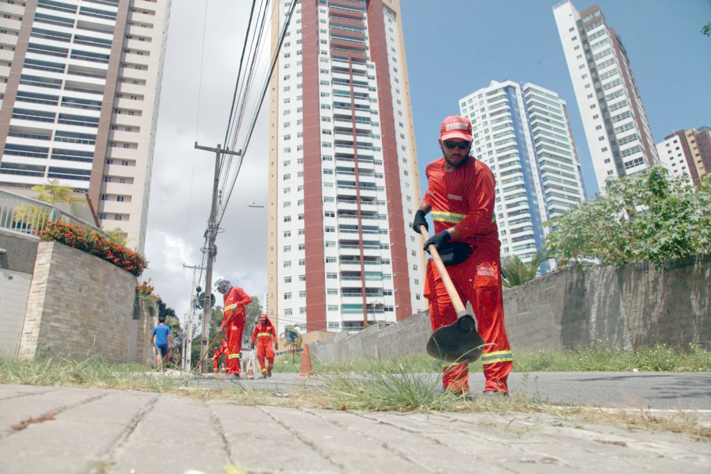 Agentes da Emlur preparam ruas para Folia de Rua e Carnaval Tradição