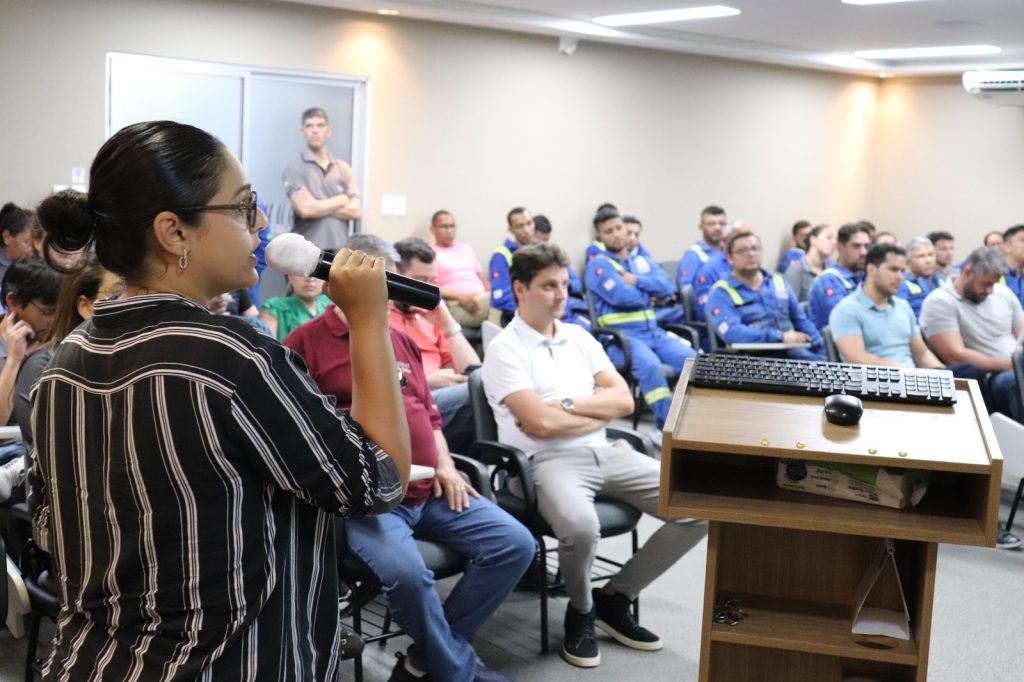 Cerest promove palestra sobre Janeiro Branco para trabalhadores de empresa
