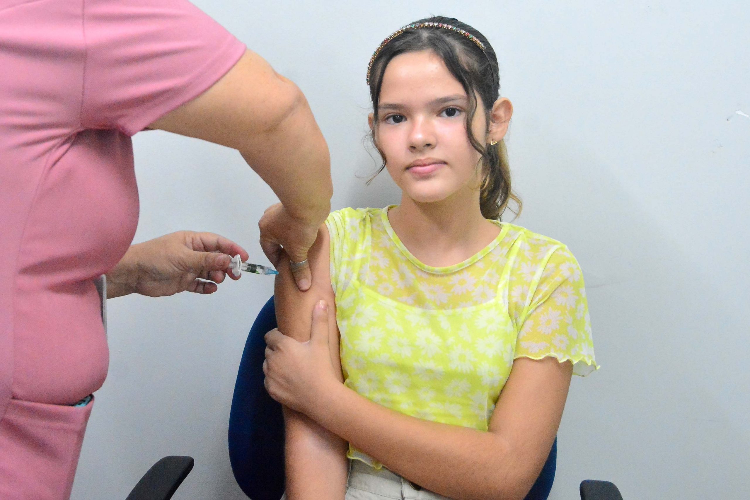 Prefeitura inicia a semana convocando a população para atenção na caderneta vacinal das crianças e adolescentes