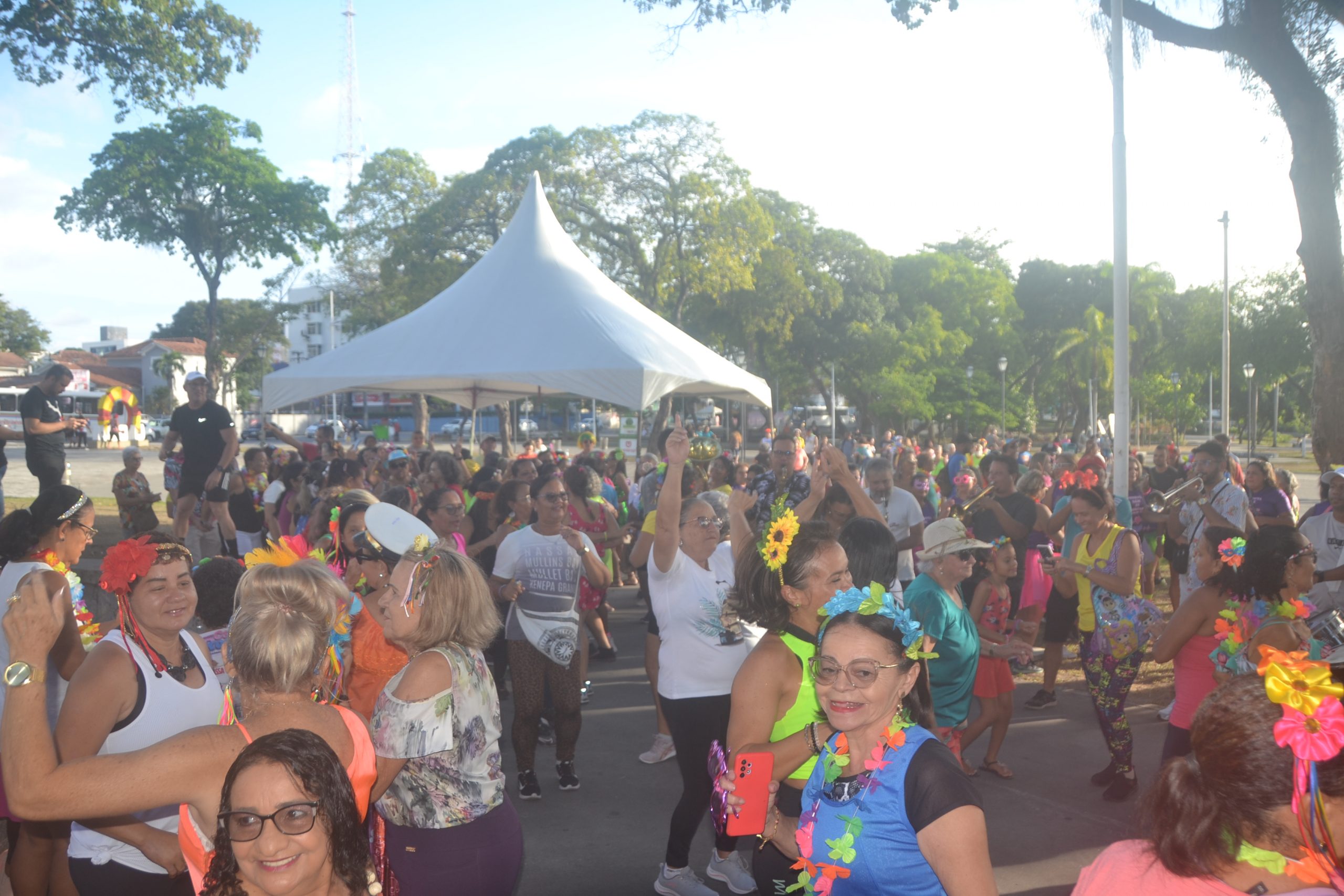 Saúde em Movimento realiza aulão especial de Carnaval no Centro Cultural Tenente Lucena