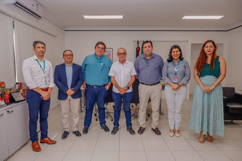 Cícero Lucena firma acordo para aquisição definitiva da sede da Semob-JP