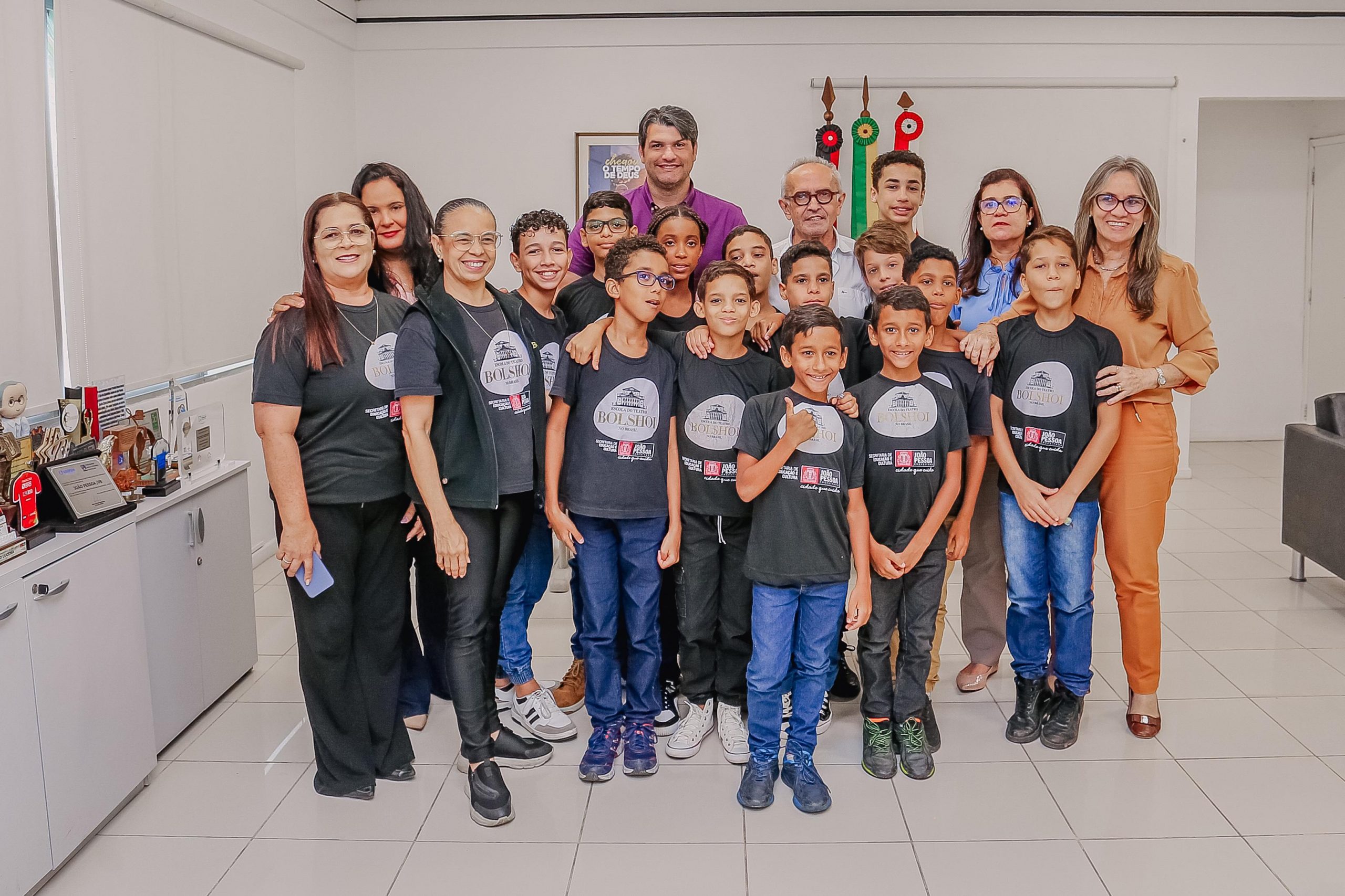 Cícero Lucena recebe crianças de João Pessoa que estudam no Ballet Bolshoi e reafirma compromisso da Prefeitura seguir dando apoio aos futuros bailarinos