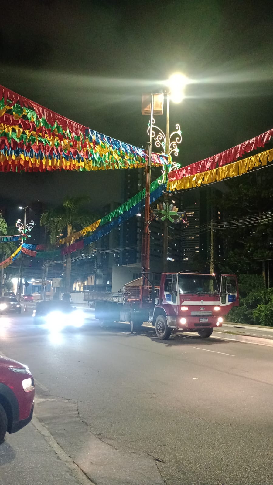 Seinfra faz manutenção na iluminação pública da Avenida Epitácio Pessoa