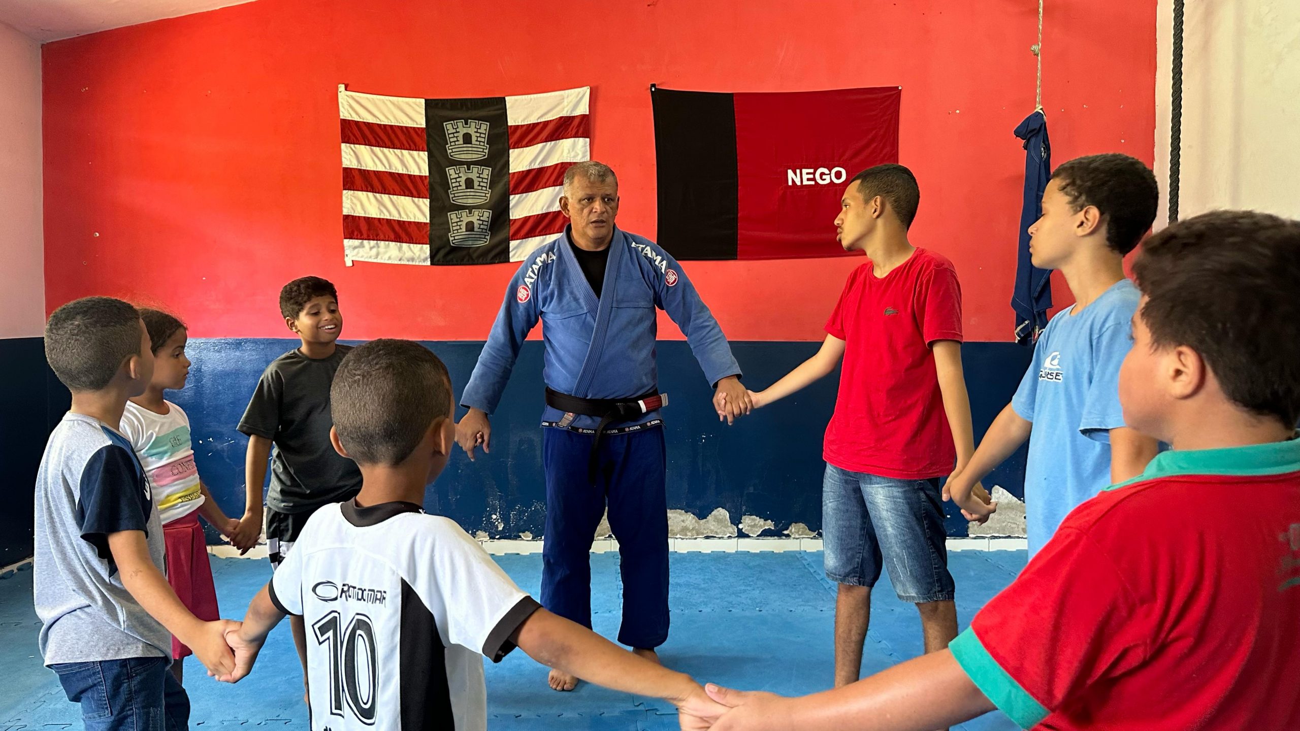 Moradores do Vista Alegre participam de oficina de jiu jitsu no Centro de Referência da Juventude