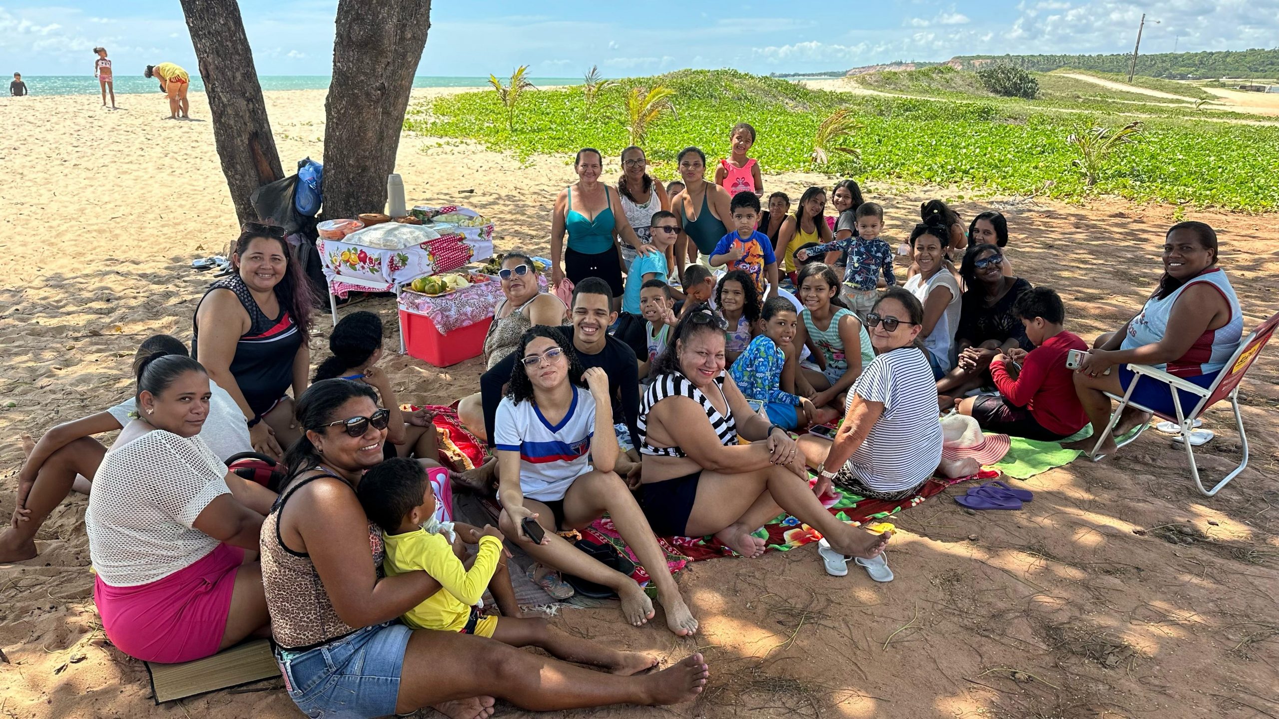 Moradorores do Residencial Vista Alegre participam de piquenique em Barra de Gramame
