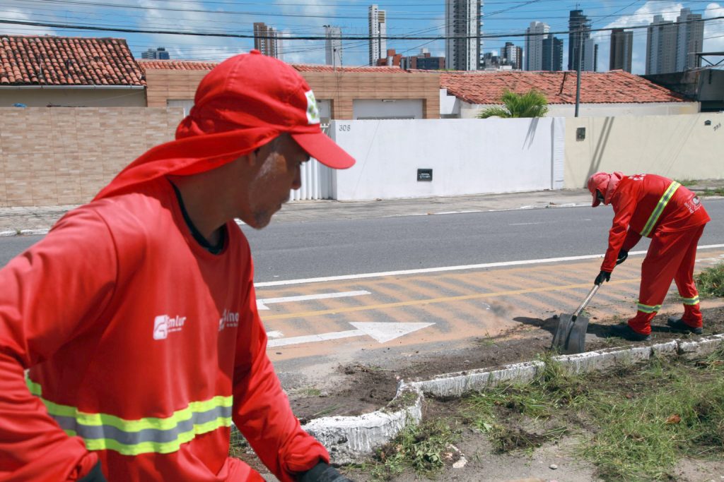 Emlur inicia semana com realização de serviços de zeladoria em 10 bairros