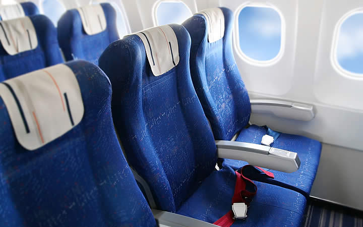 Menor de 16 anos não paga tarifa extra pela marcação do assento ao lado dos pais no transporte aéreo