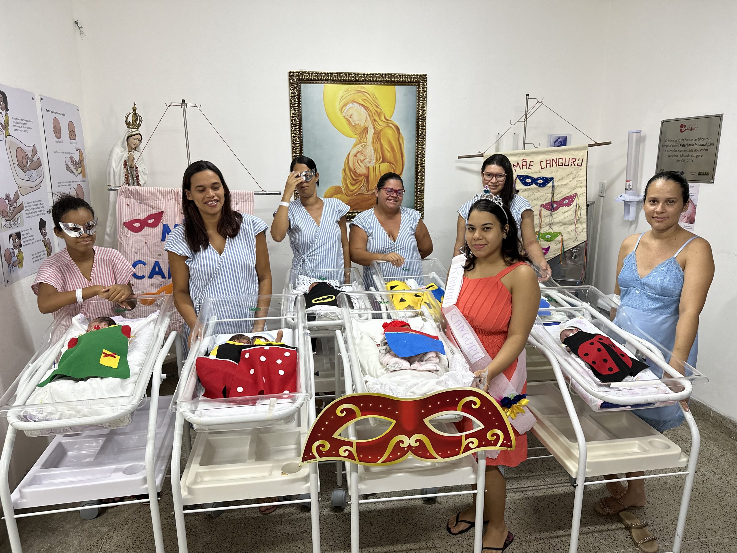 Instituto Cândida Vargas fantasia bebês para festividade de Carnaval
