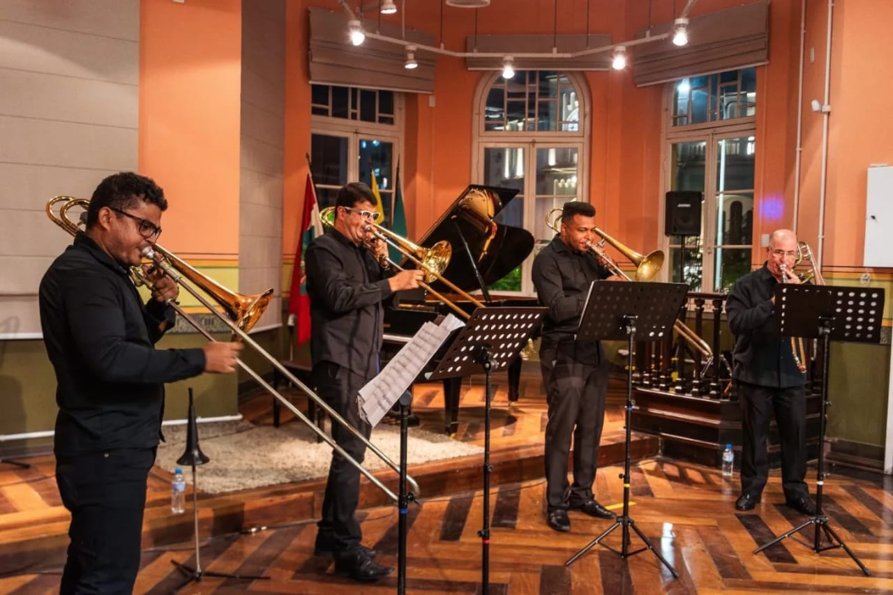 Música no Centro apresenta Quarteto de Trombone JP-Bone, Izadora França e Lucas Bojikian