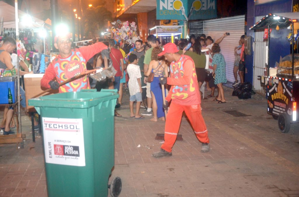 Emlur mantém serviços durante o Carnaval e garante limpeza após desfiles das agremiações