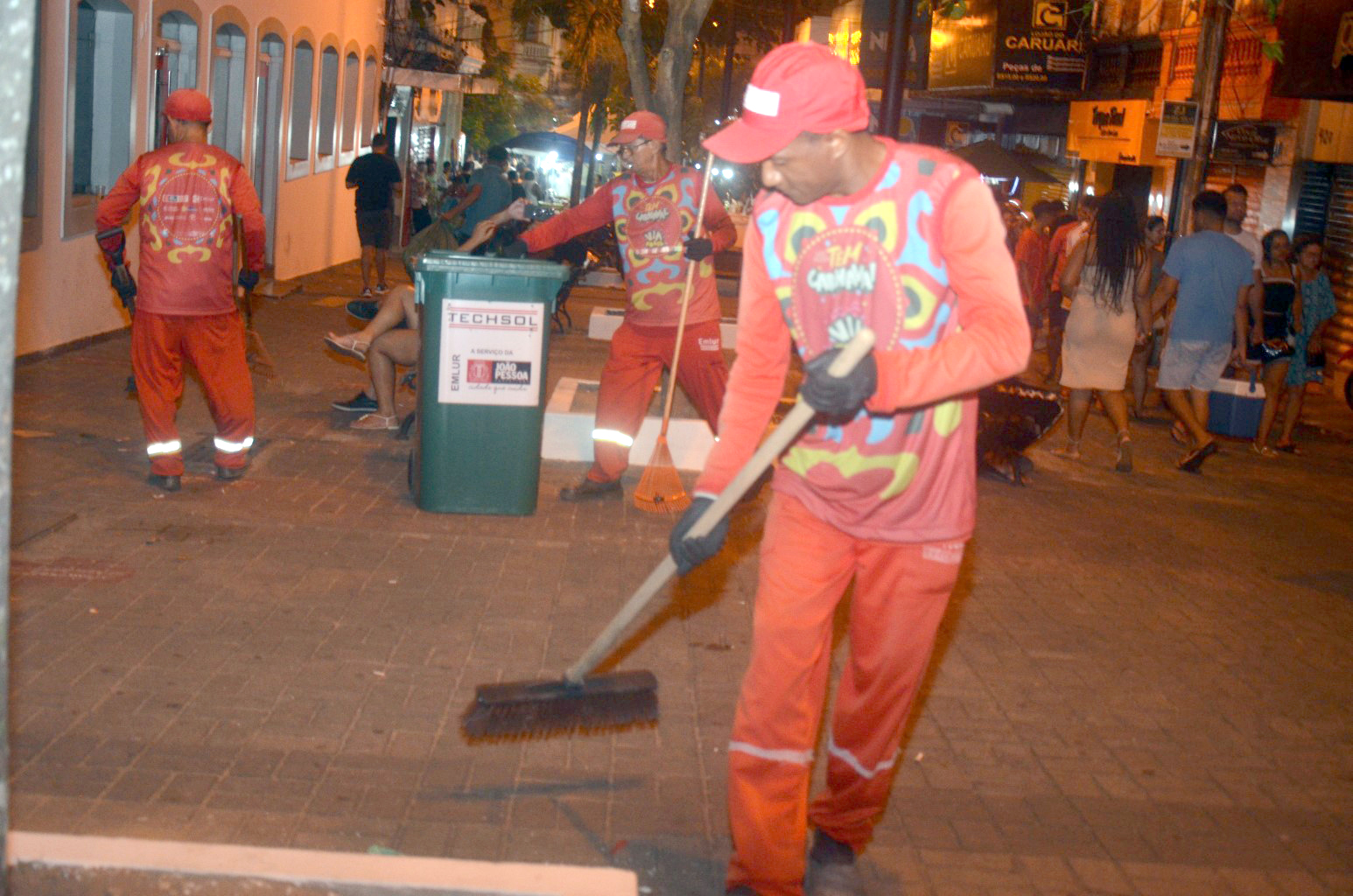 Emlur mobiliza mais de 300 agentes de limpeza para prévias de Carnaval no final de semana
