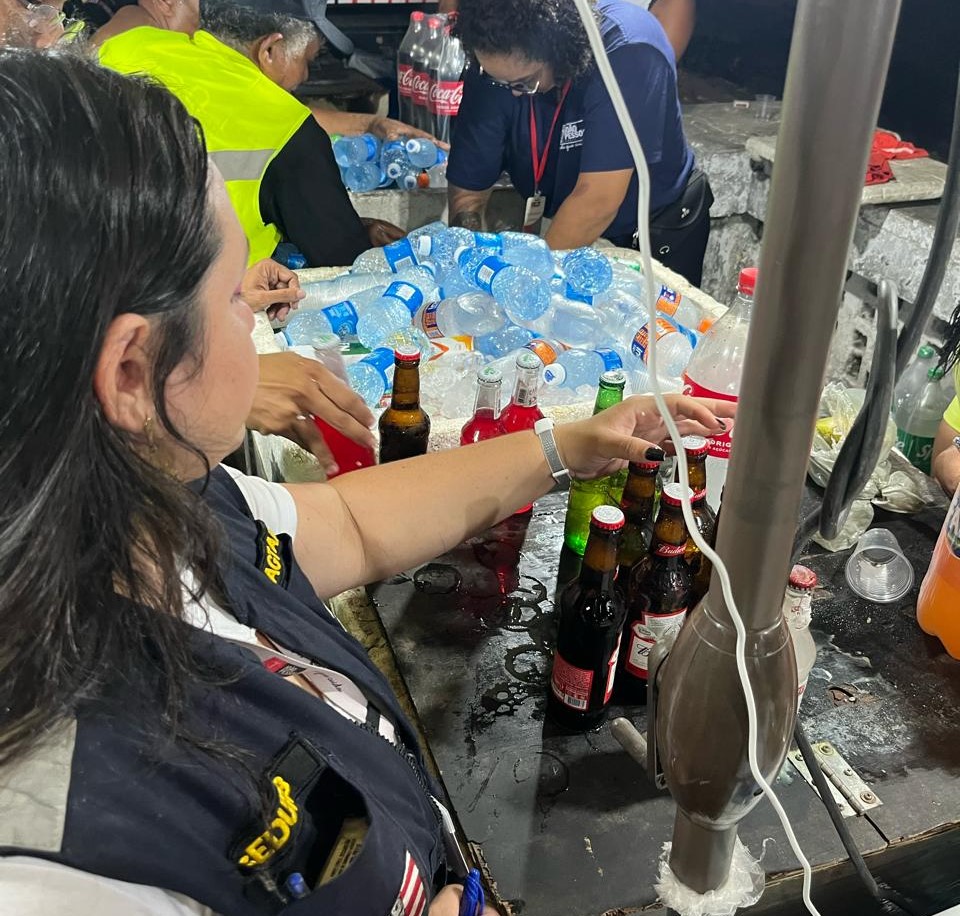 Cumprindo determinação do MP, Sedurb realiza fiscalização e apreende bebidas vendidas em garrafas de vidro na Via Folia