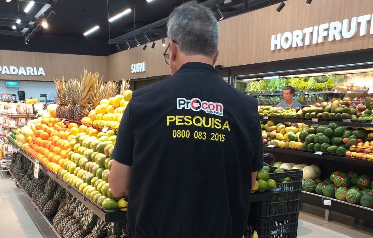 Pesquisa em feiras livres e supermercados encontra diferença de R$ 30,00 no preço do kiwi