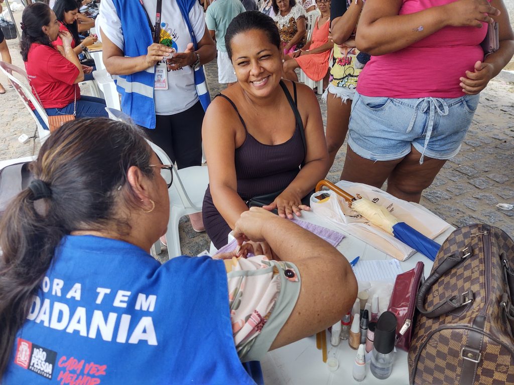 Caravana do Cuidar realiza diversos atendimentos no Valentina neste Dia da Mulher