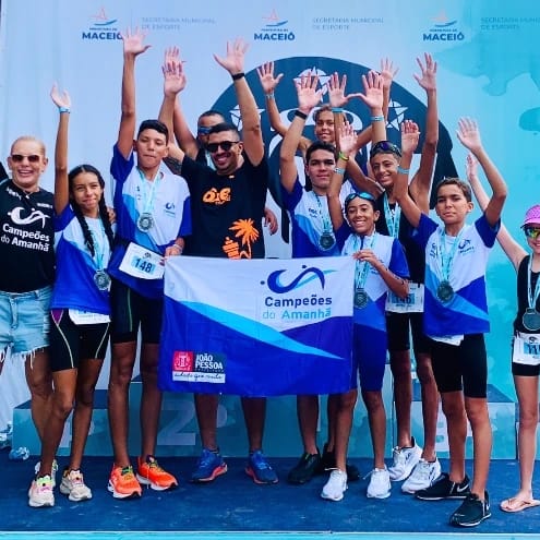 Alunos do projeto Campeões do Amanhã conquistam pódios em prova de triathlon, em Maceió 