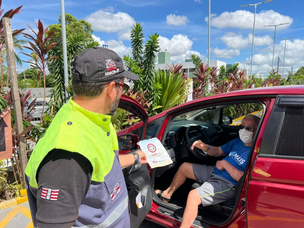 Semob-JP promove ações sobre respeito às vagas especiais, comando educativo e segurança viária de carroças e ciclistas